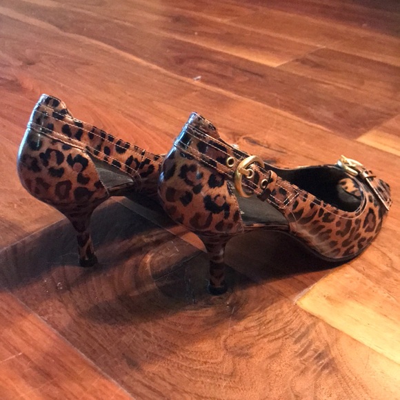 Stuart Weitzman Cheetah Print Pumps - Picture 2 of 3